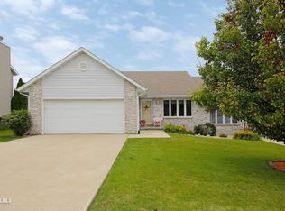 2214 Hillside Ct, Freeport, IL 61032