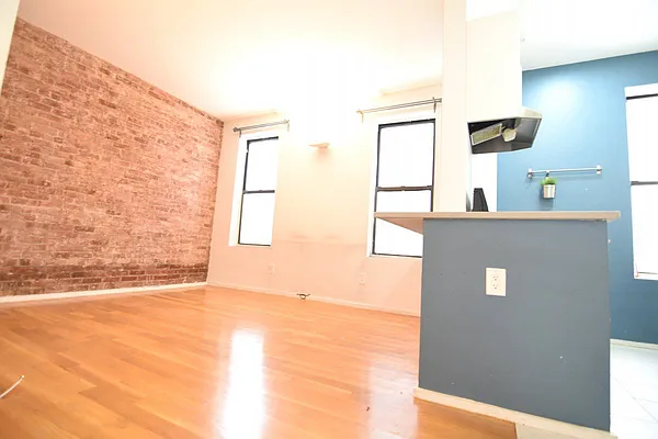 Rented by Bohemia Realty Group | media 8