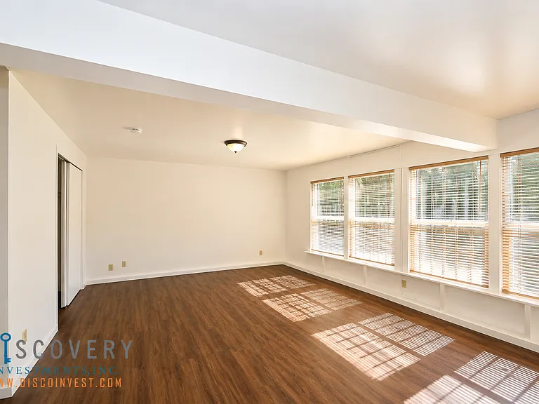 College Ave. 2814 — Photo 3
