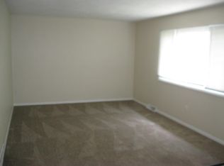 2942 Magnolia Dr, Bettendorf, IA 52722