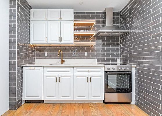 2nd image of 1000 Flushing Ave #711