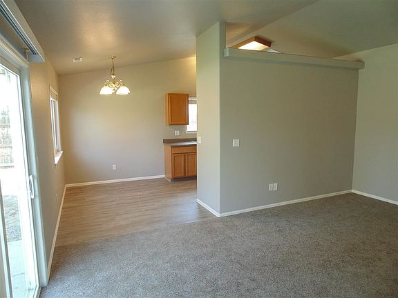 4th image of 2994 Summerbrook Dr
