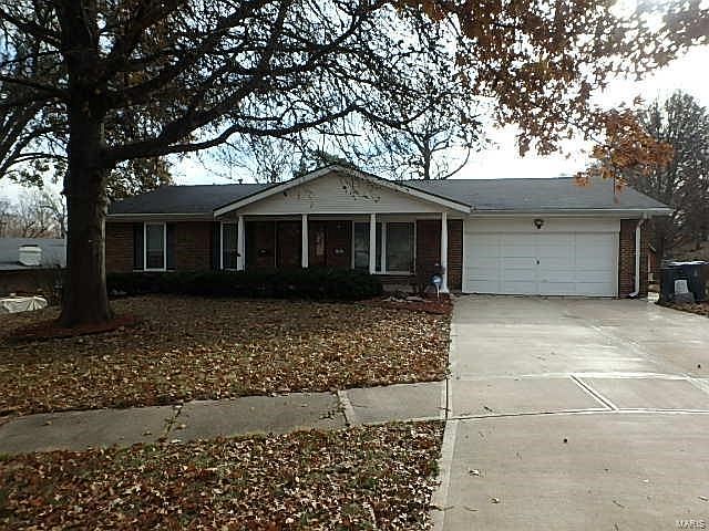 1st image of 105 Seville Ct