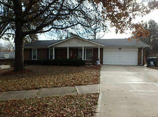 105 Seville Ct, Florissant, MO 63033