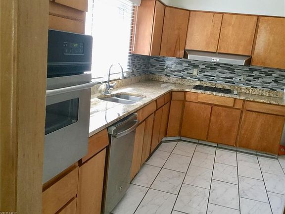 5th image of 800 Melwood Dr NE