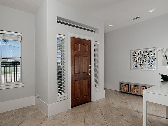 4th image of 4711 San Jacinto Street