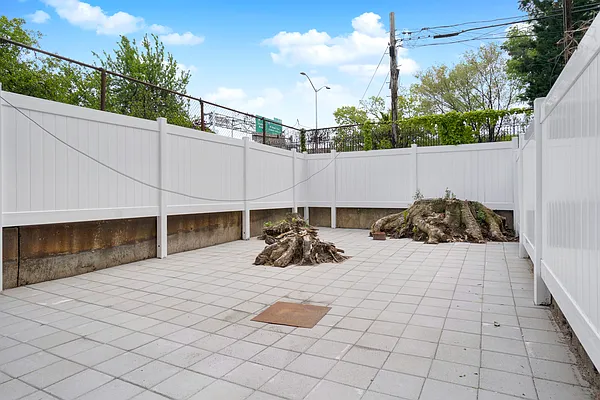 Rented by Capri Jet Realty Corp | media 2