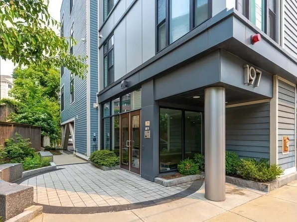 197 Washington St Unit 205, Somerville, MA 02143