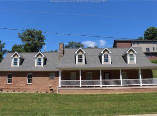 8 Red Bud Ln, Huntington, WV 25701