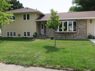 605 W 7th St, Pierre, SD 57501