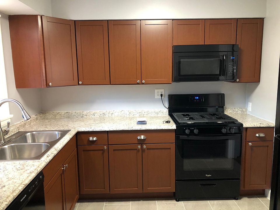1st image of 3020 Glenmore Ave #2