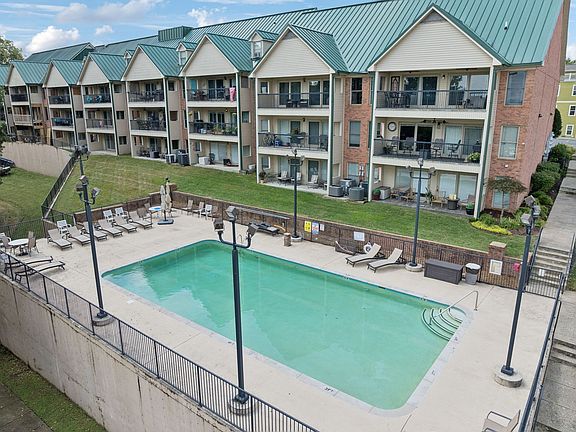 4th image of 2133 Lakeshore Dr