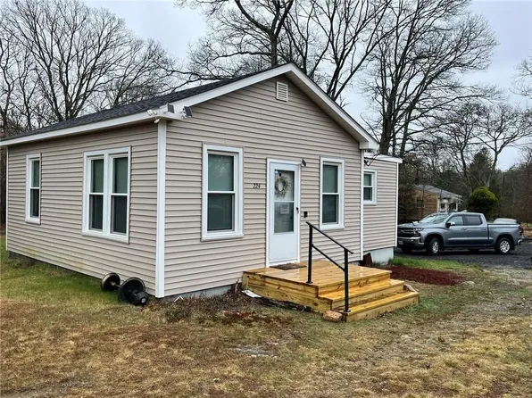 224 Brayton Rd, Tiverton, RI 02878
