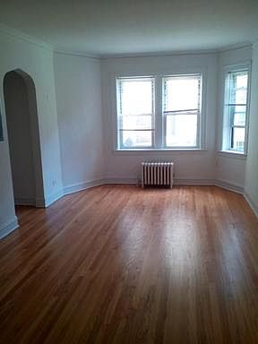3rd image of 6549 N Francisco Ave APT 1A