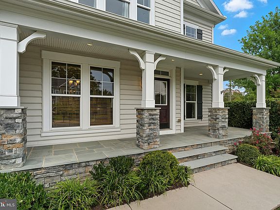 5th image of 100 Heglar Oaks Ct