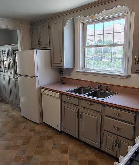 646 South Coleman Street — Photo 3