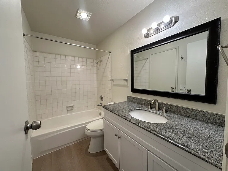 14504 NE 7th Pl #4 — Photo 6