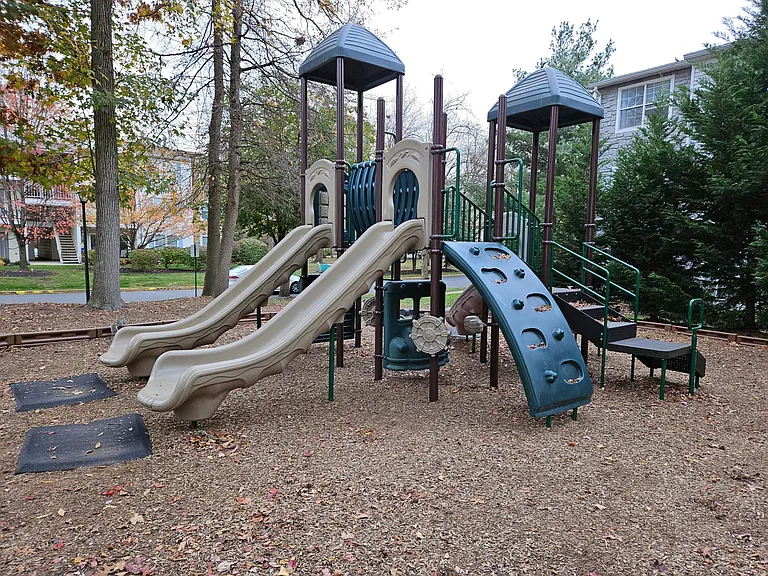 32 Holly Ct #32 — Photo 4