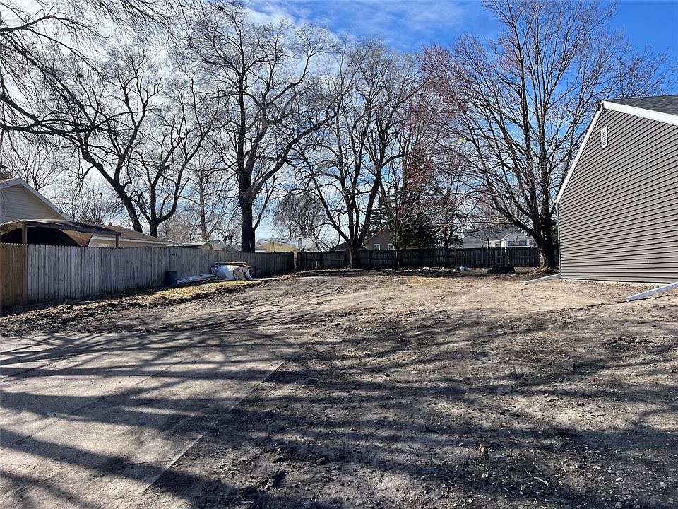 1st image of 1310 E 25th Ct