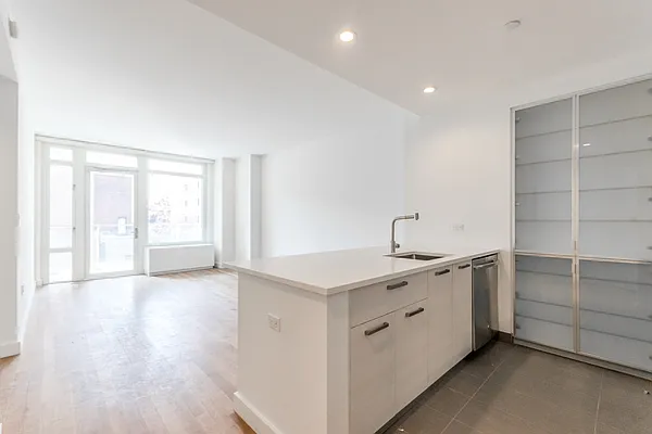 Rented by Bond New York | media 19