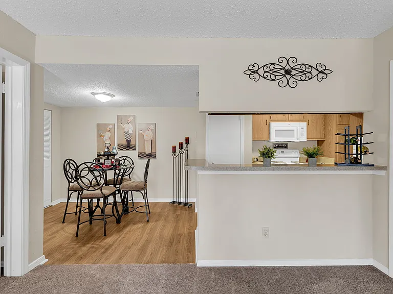 Woodlake Apartments — Photo 10
