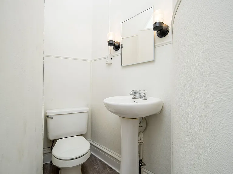 236 Saratoga St — Photo 30