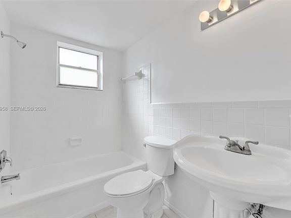 3rd image of 2145 Pierce St APT 305