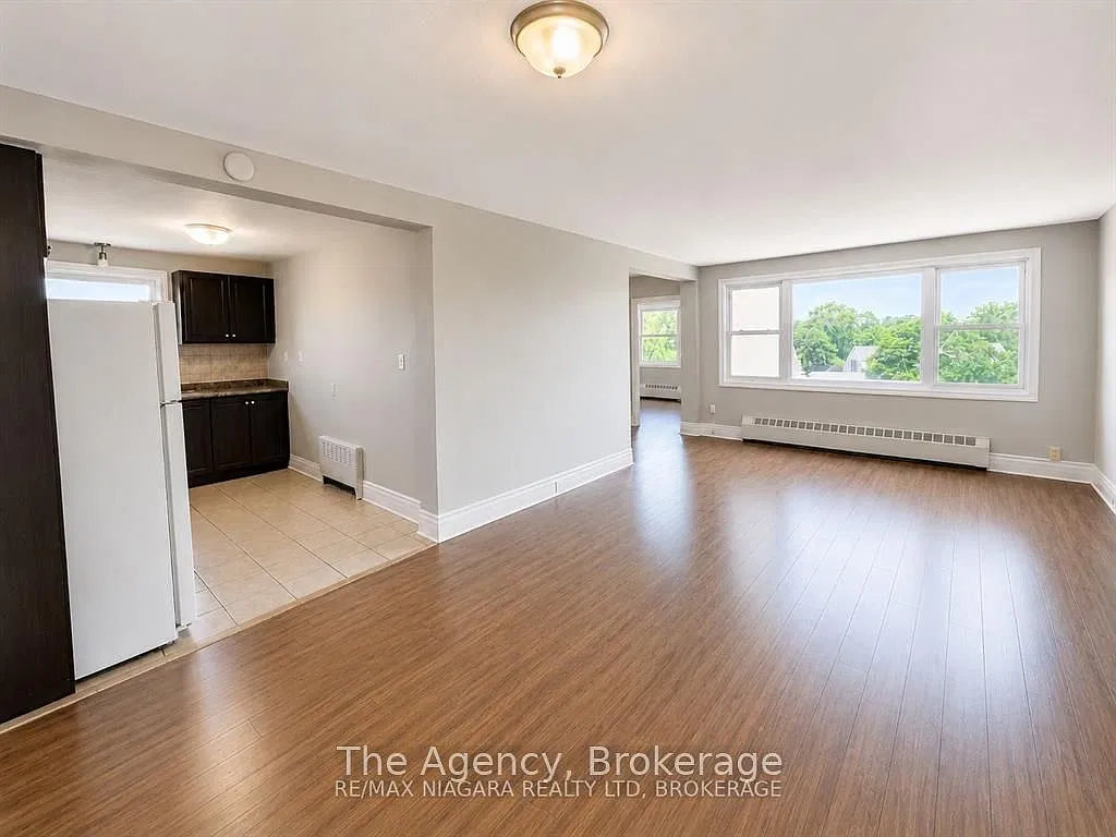 139 Westchester Cres — Photo 2
