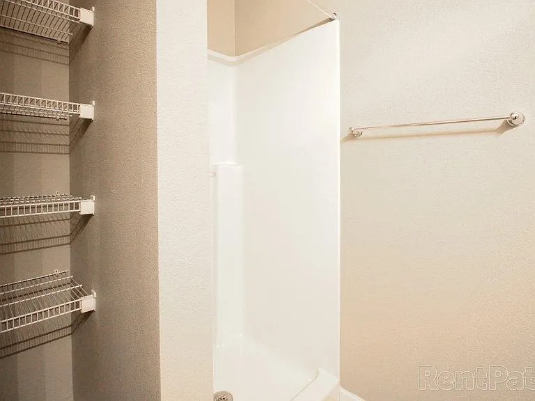Brookledge Apartments — Photo 24