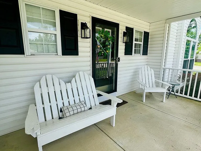 2737 Barnhill Ct — Photo 9