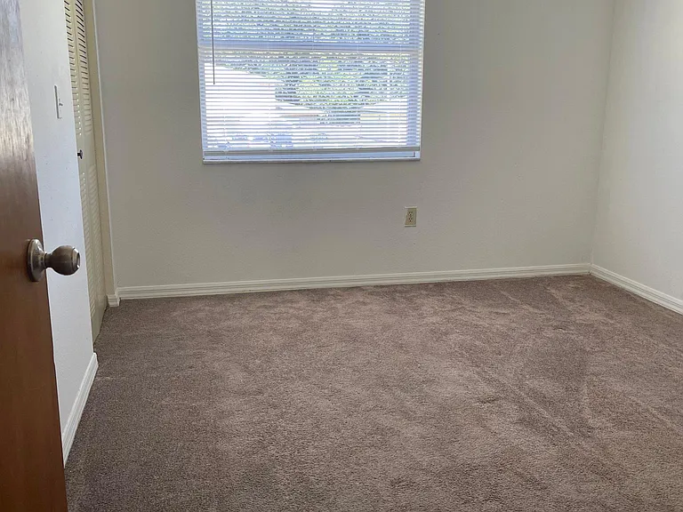 215 Mary Catherine Ct — Photo 3
