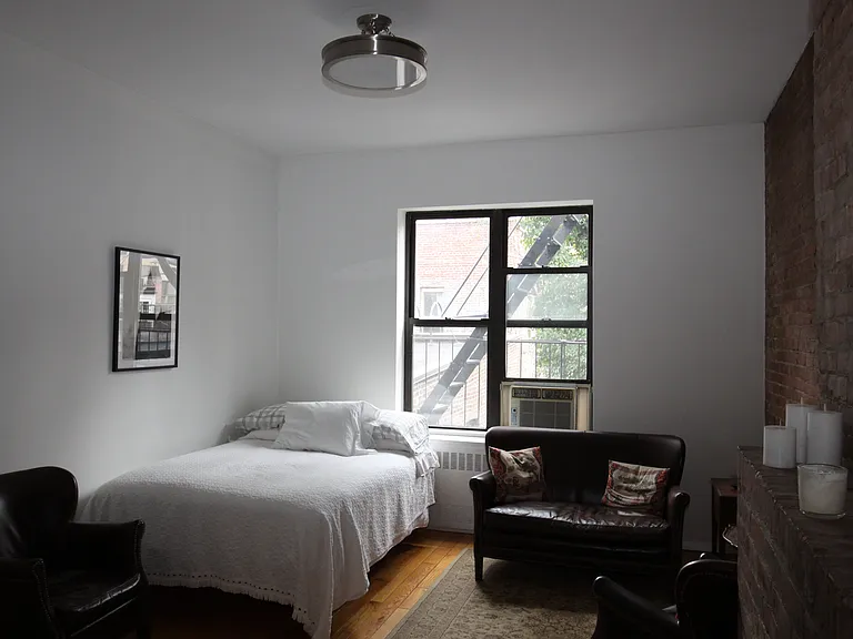 72 1/2 Irving Pl #7 — Photo 1