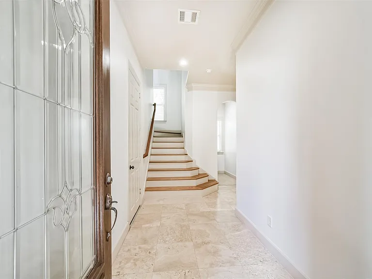 1833 Oakdale St — Photo 5