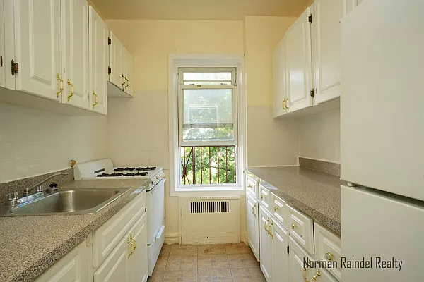 Rented by Norman Raindel, LREB | media 39