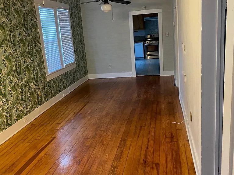 1267 Arlington Ave — Photo 2