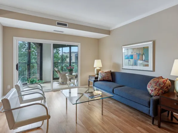 1235 Yale Pl APT 304, Minneapolis, MN 55403