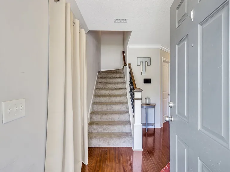 203 Grandview Dr #1 — Photo 5