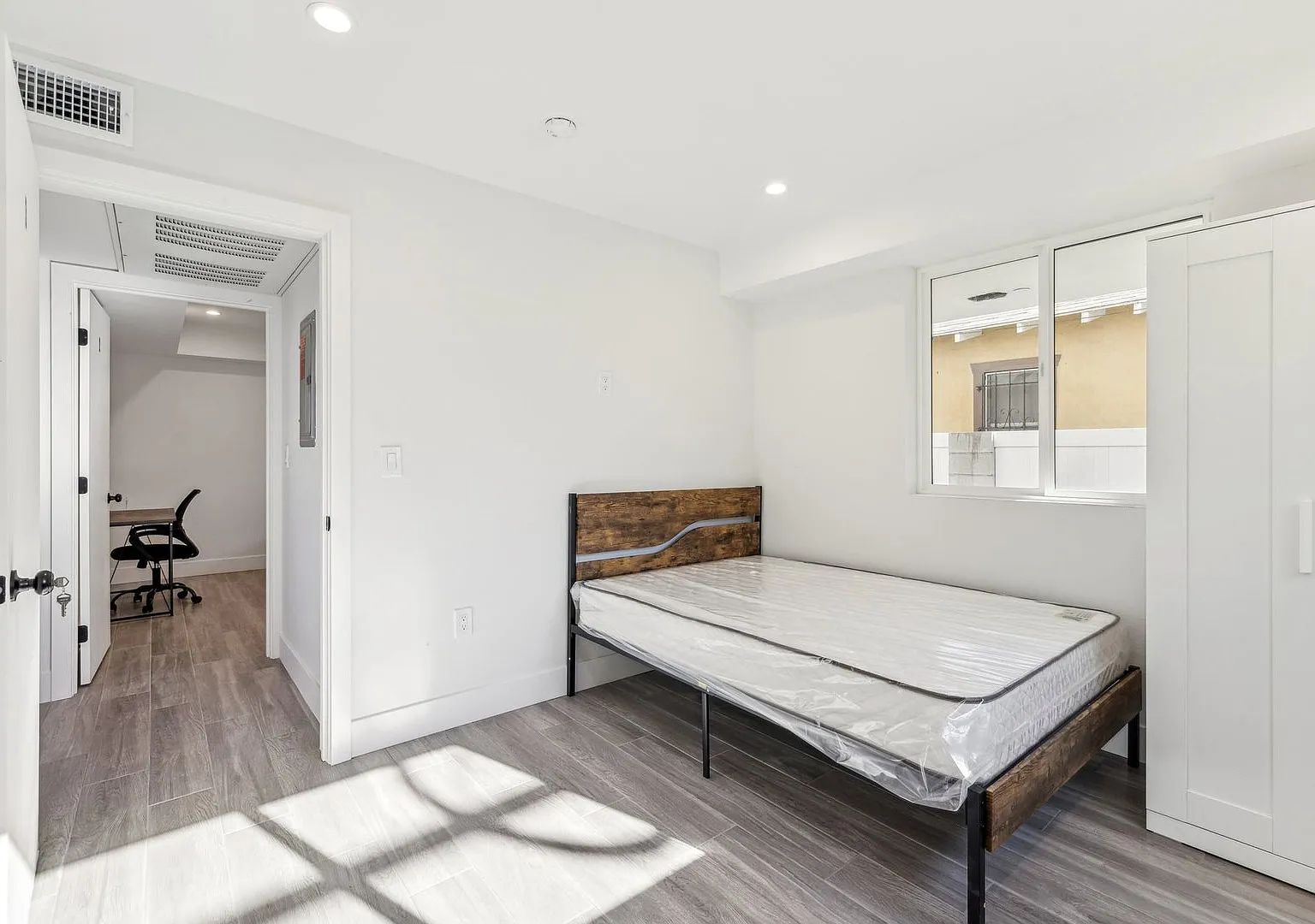 MH 1151 W 37th Dr — Photo 4