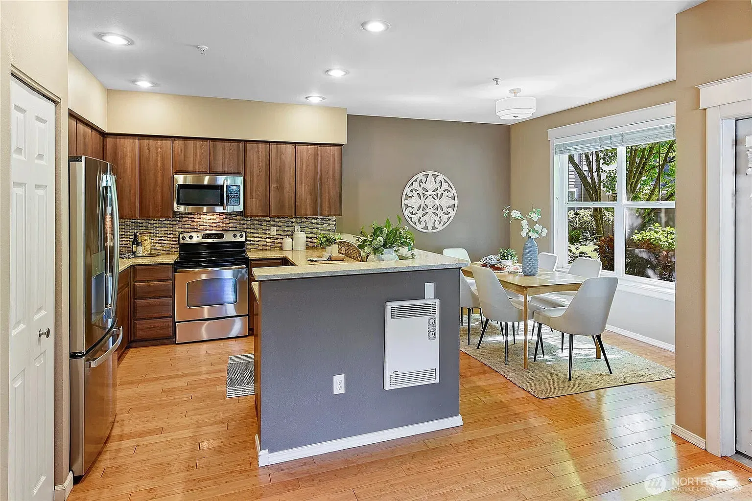 3 bed, 1515 sqft, $3,300 — Photo 3