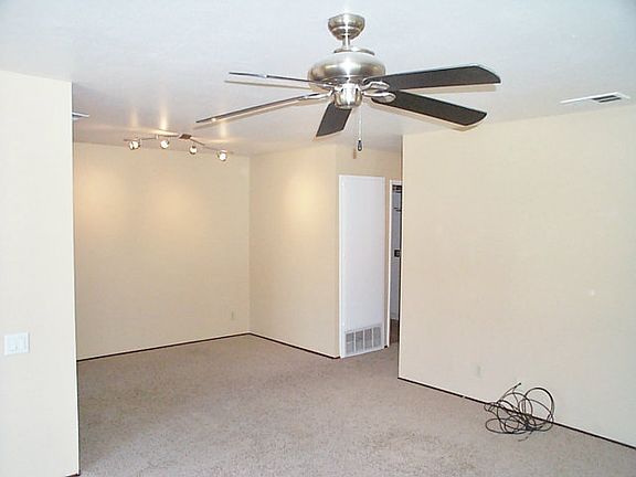 3rd image of 424 Colony Knoll Dr