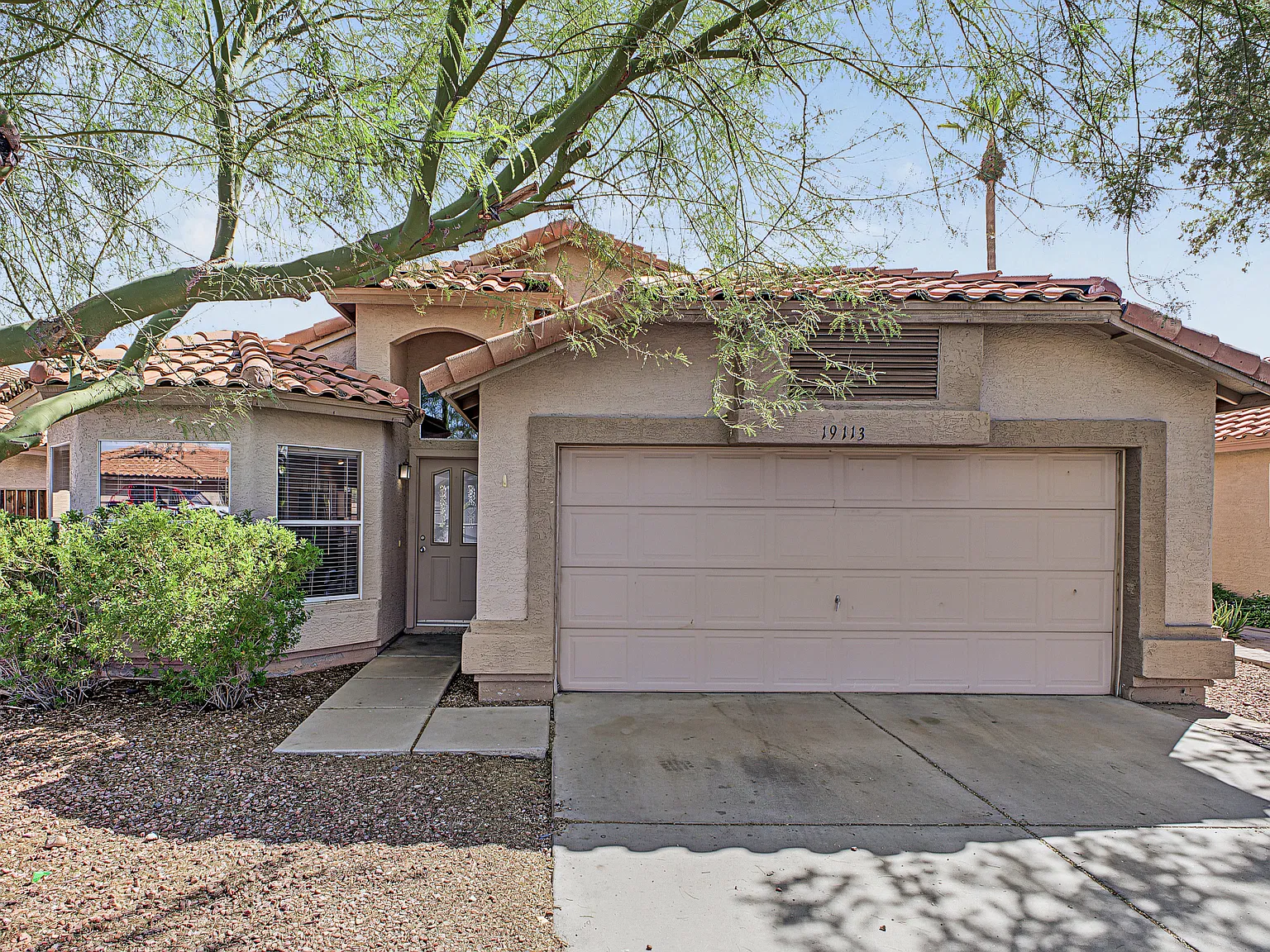 19113 N 75th Dr — Photo 2