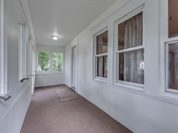 5th image of 953 Orange Ave E