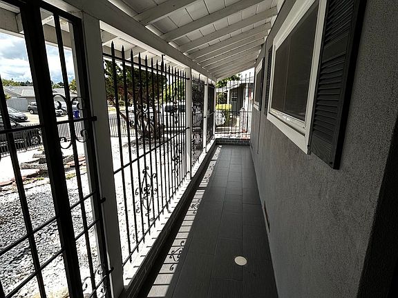 5th image of 2057 Rosedale Dr