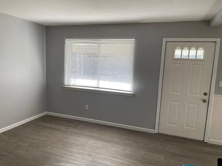 27036 Vance St — Photo 4