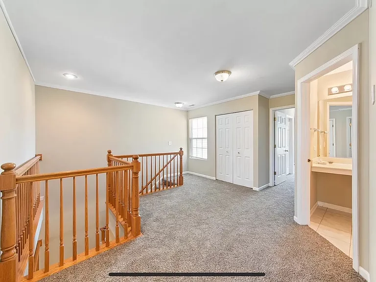 242 S Oak Creek Ln — Photo 9