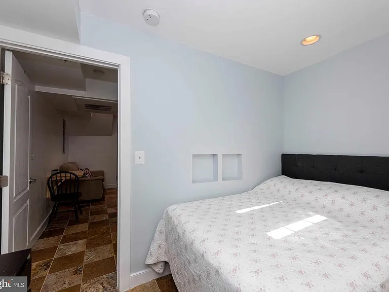 514 Hobart Pl NW #1 — Photo 8