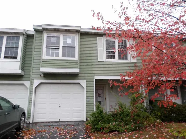 7 Stonehenge Sq, Cohoes, NY 12047