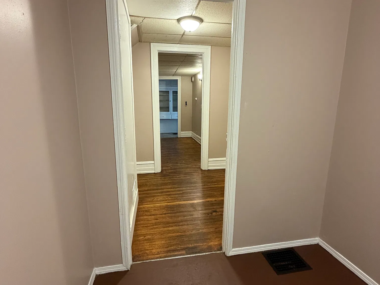 6 bed, 2652 sqft, $1,600 — Photo 3