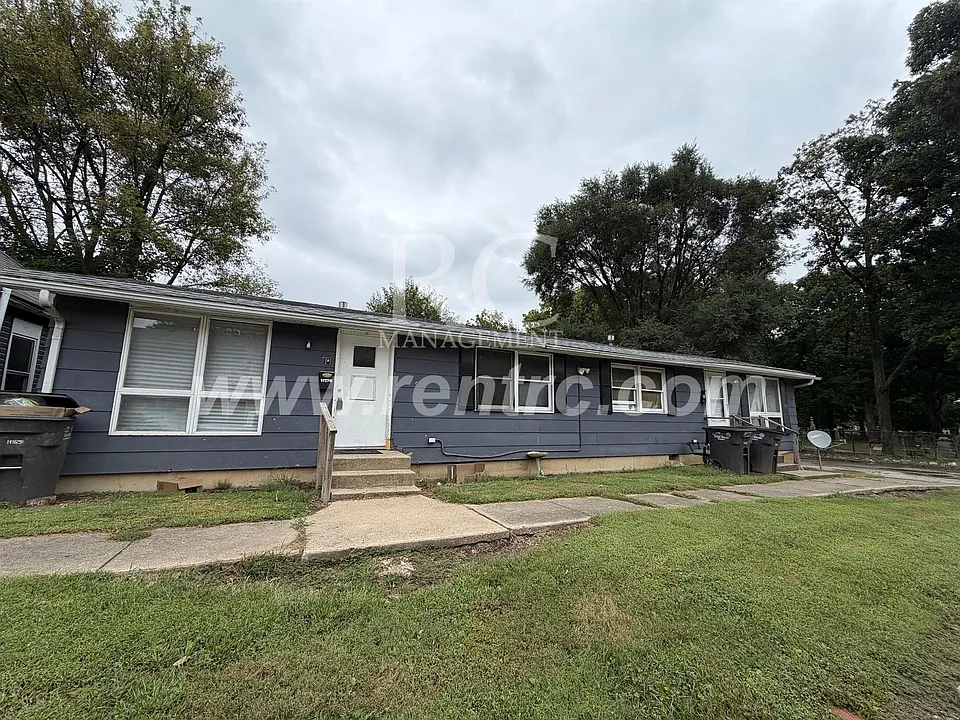 1129B Jackson St