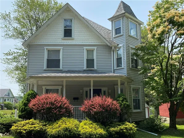 24 Chestnut St, Mount Jewett, PA 16735